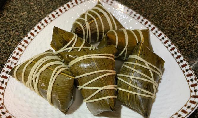 如何包才能使肉粽子入味（传统包粽子的关键技巧及口感提升）