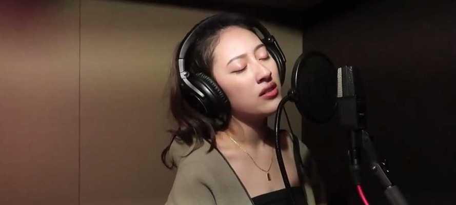 破碎的心灵（探索失恋歌曲中的痛与爱，找到疗伤之道）