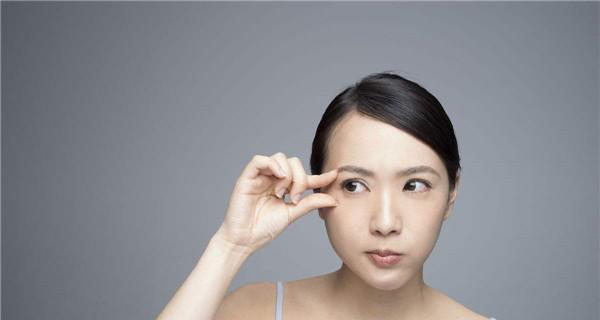 鱼尾纹治疗的最有效方法（拥有年轻皮肤的关键秘诀！）