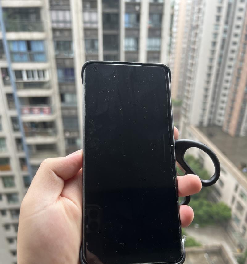 曲面屏手机贴膜的技巧与方法（避免膜翘边，让贴膜更持久）