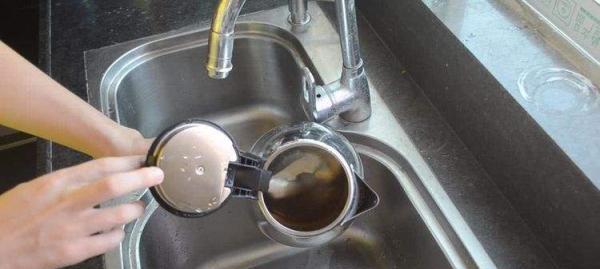 如何有效清洗电水壶水垢（简单易行的方法让你的电水壶恢复焕然一新）