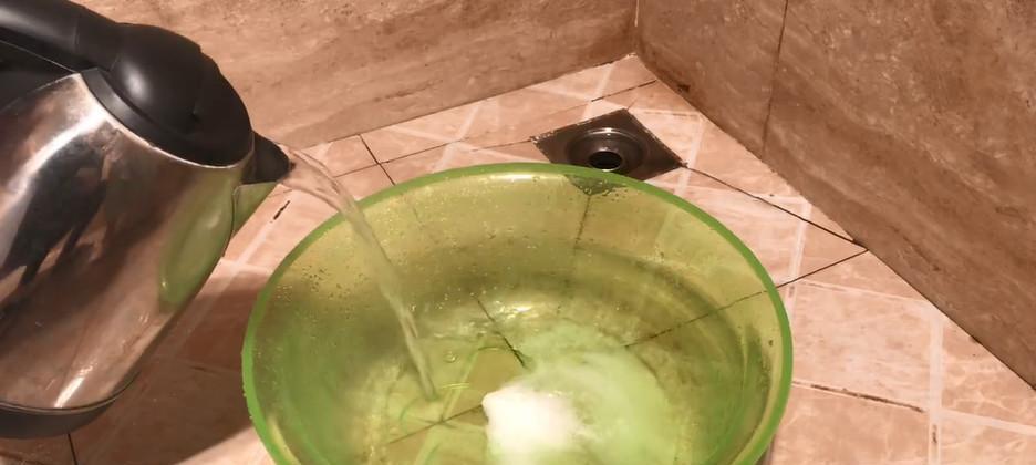 解决卫生间下水道的臭味问题（有效清除卫生间下水道异味的实用方法）