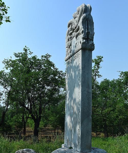 北京十三陵墓地葬-皇家世袭的见证（明代帝王的永恒安息地）