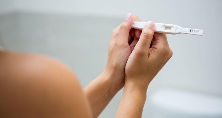 女人怀孕的征兆和反应（深入了解女性怀孕前的体征和身体反应）