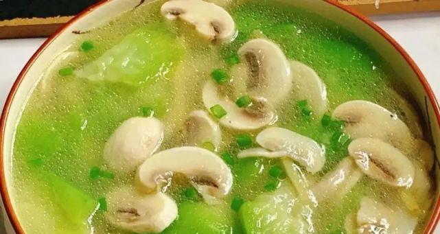 绿豆汤，呈现绿色的健康美味（绿色食物的代表）