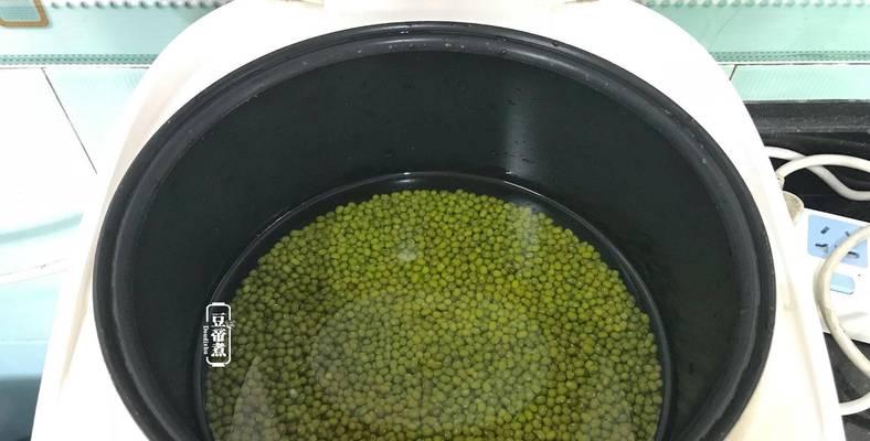 绿豆汤，呈现绿色的健康美味（绿色食物的代表）