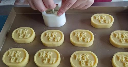 自制绿豆糕，健康美味享受（手工制作）