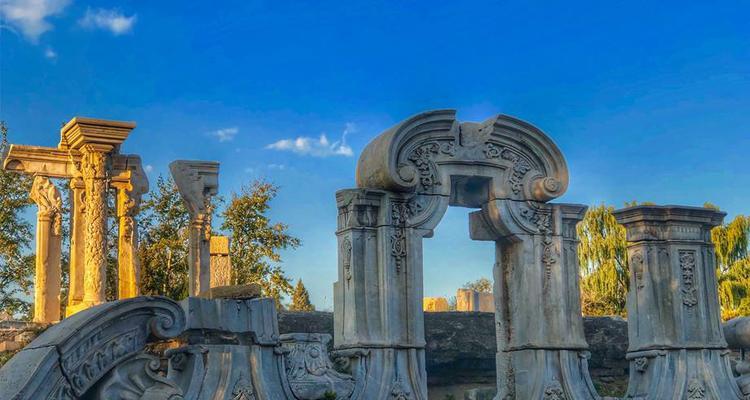 圆明园（恢弘壮丽的皇家庭院）