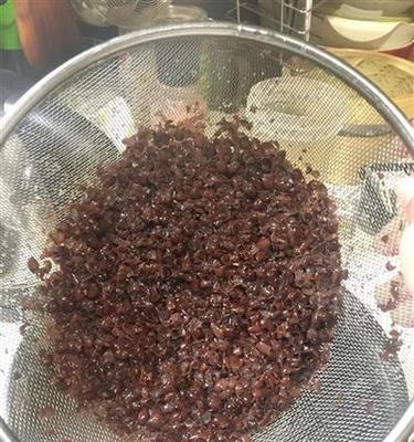 家常豆沙月饼的制作方法（传统美味）