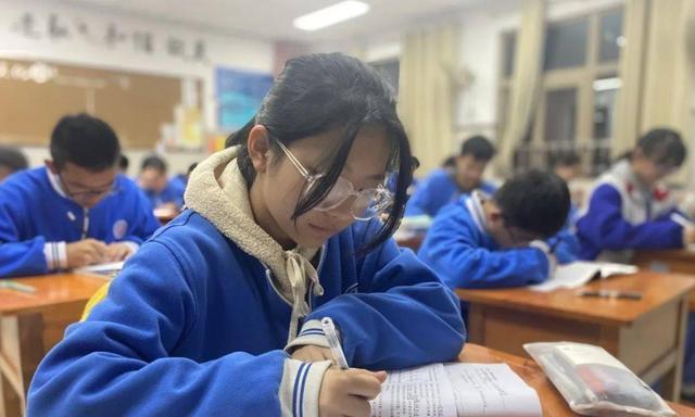 高考落榜后如何规划未来？有哪些可行的复读或就业途径？