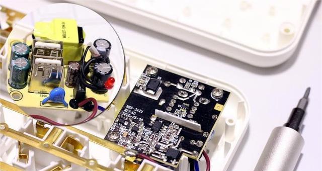 tlr470pac设备有USB接口吗？如何连接USB设备？