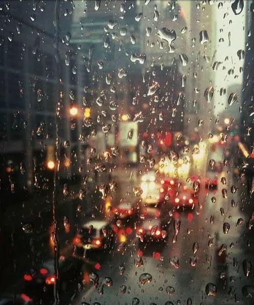 下雨天如何保护手机镜头和设备？拍照时应注意什么？