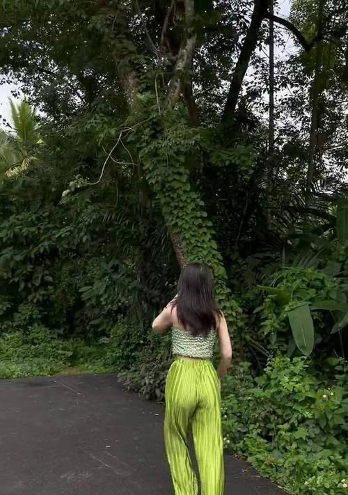 手机腰部拍照姿势有哪些？