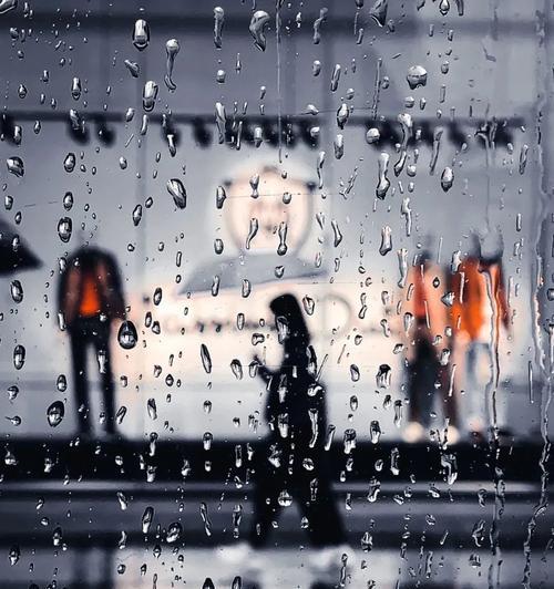 用手机在下雨天拍照怎么拍？有哪些技巧可以提高照片质量？