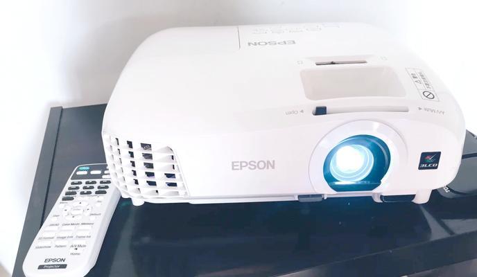 Epson大型投影仪的正确使用方法是什么？使用中应注意哪些问题？