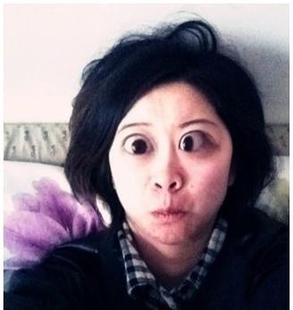 手机如何在摄像头前整蛊拍照？