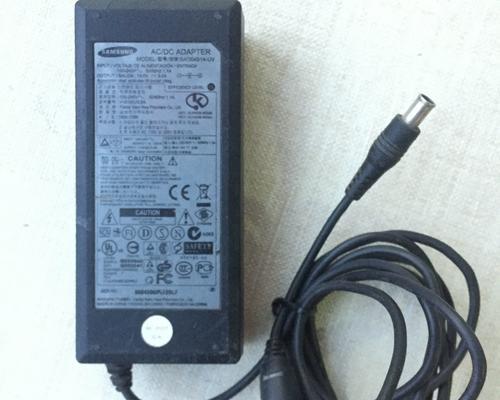 适配器连接电脑显示器的方法是什么？