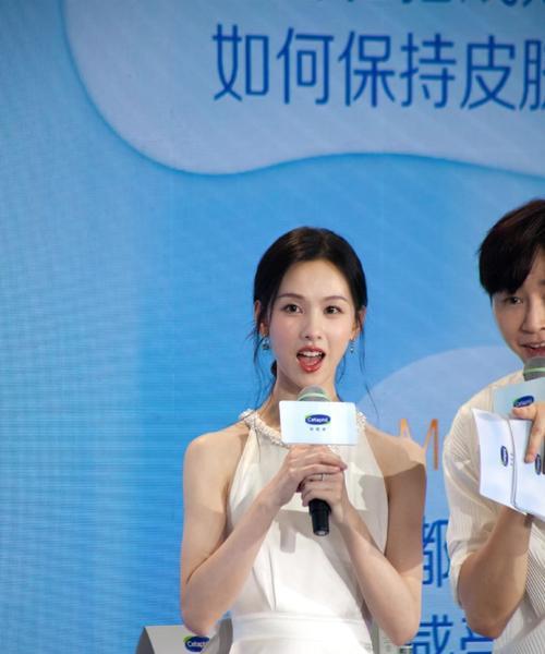 陈都灵参加英雄联盟活动的原因是什么？有哪些影响？