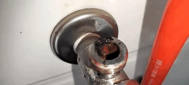 热水器洞堵住的正确方法是什么？