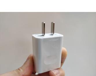 荣耀畅玩8的充电器插头功率是多少？选择合适的充电器有什么好处？