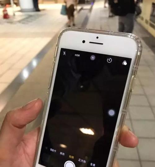 直播时手机摄像头不聚焦的原因是什么？