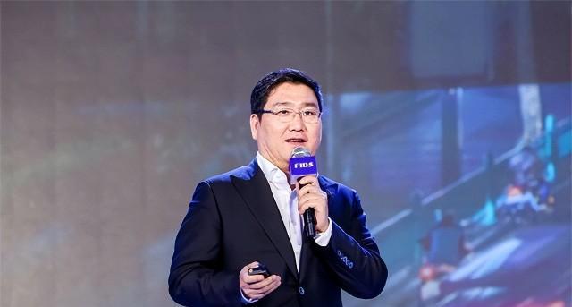 王阳戴的智能手表是什么？它的功能和特点是什么？