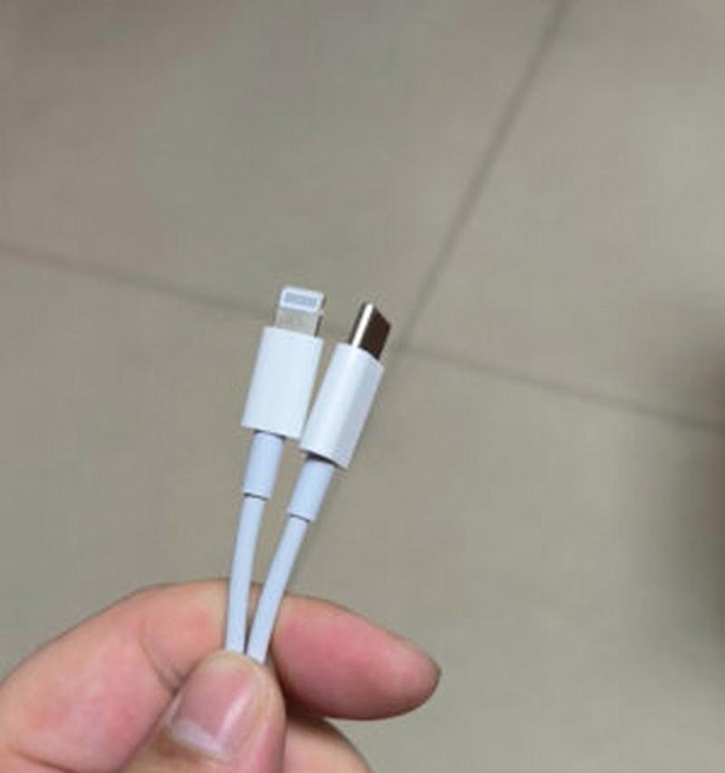 苹果手机使用超长插头充电器安全吗？使用时需要注意什么？