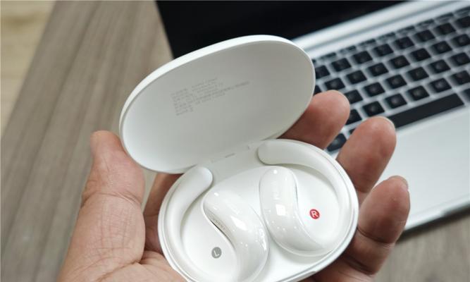 店里用的蓝牙耳机叫什么？这款耳机的性能如何？