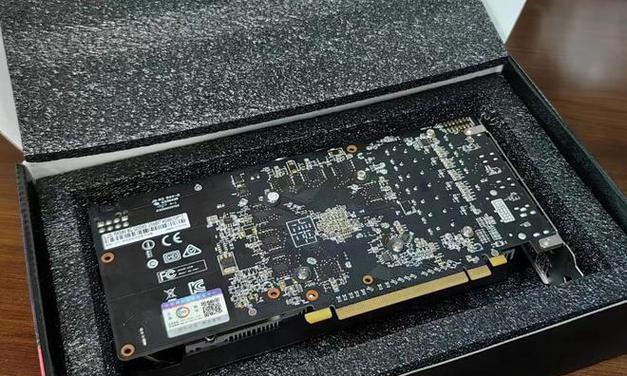 显卡背面小颗粒颜色是什么？这些颗粒的颜色代表什么？