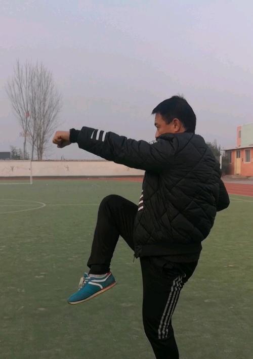 CF中踢击伤害的标准是多少？如何判断踢击是否正常？