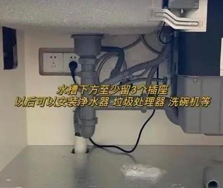 如何整理电视柜上的游戏机插排？插排过多如何管理？